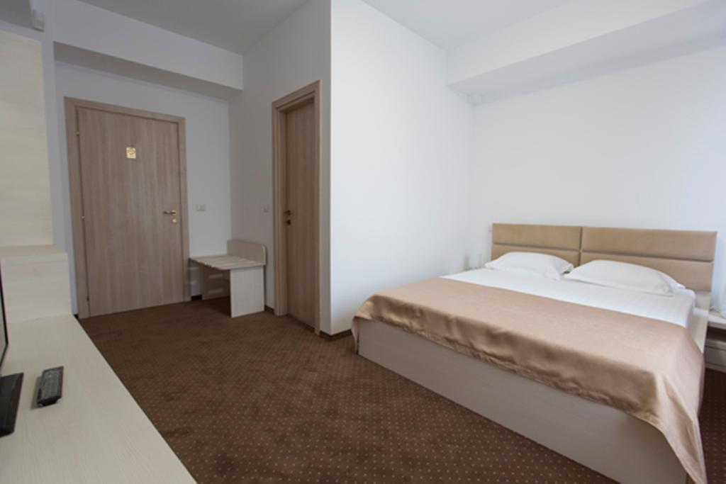 Hotel Thomas Bukarest Exteriör bild